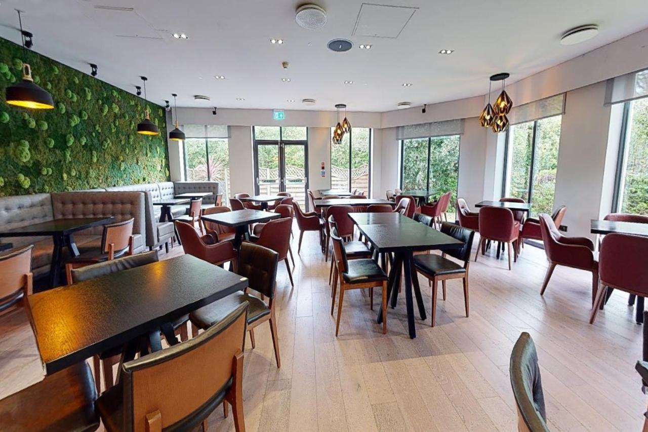 Village Hotel Chester St David'S Ewloe Eksteriør bilde